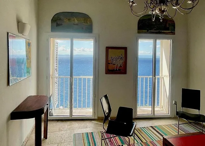 Fleur De Falaise Bonifacio (Corsica)